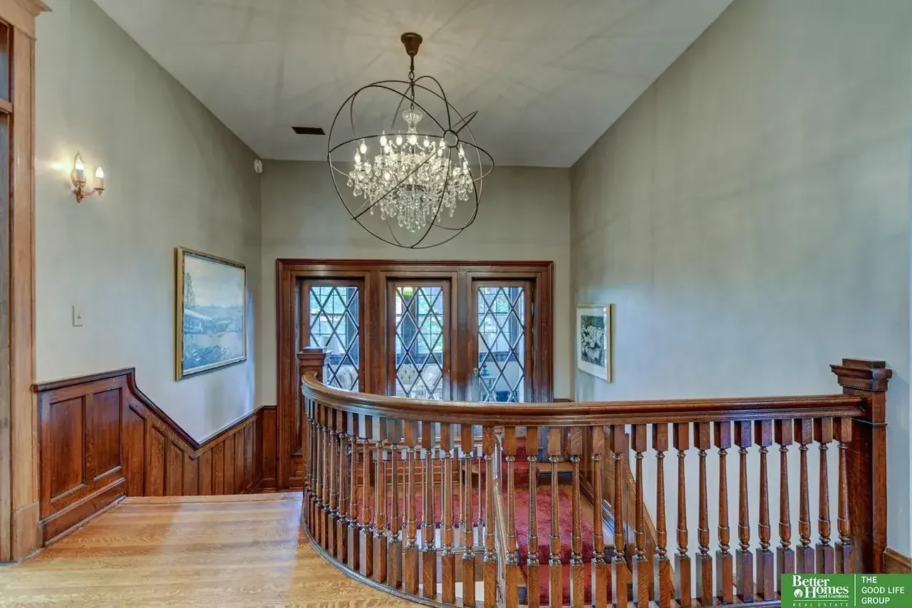 1908 Georgian Revival house Omaha Nebraska - 47 - stairs.webp