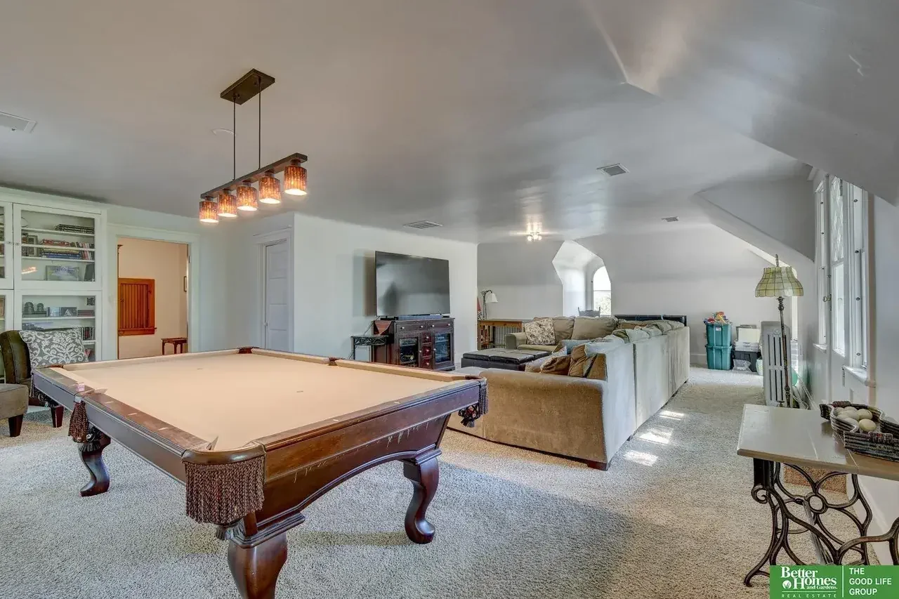 1908 Georgian Revival house Omaha Nebraska - 70 - billiard room.webp