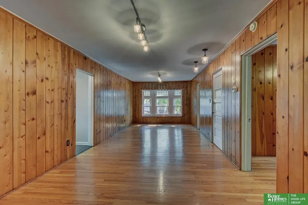 1908 Georgian Revival house Omaha Nebraska - 84 - room.webp