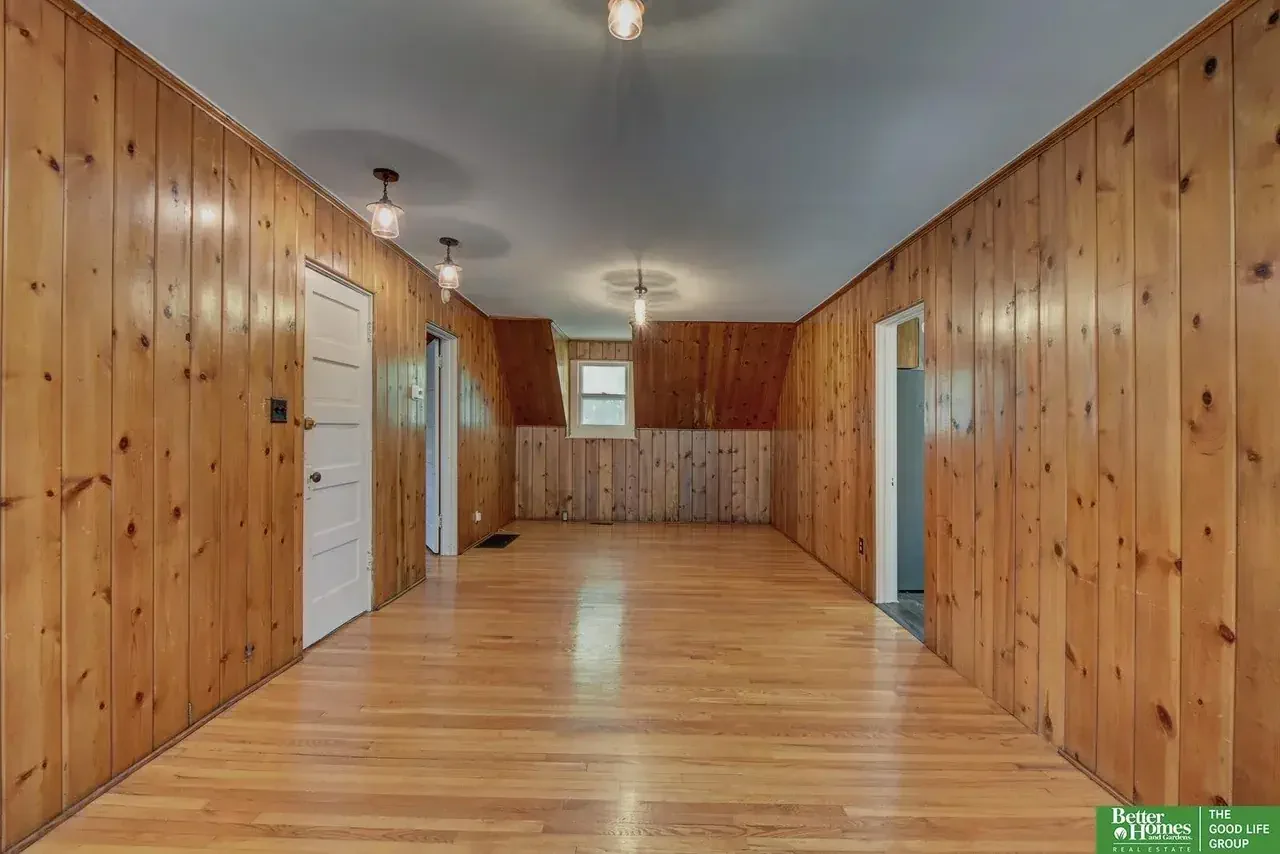 1908 Georgian Revival house Omaha Nebraska - 85 - room.webp