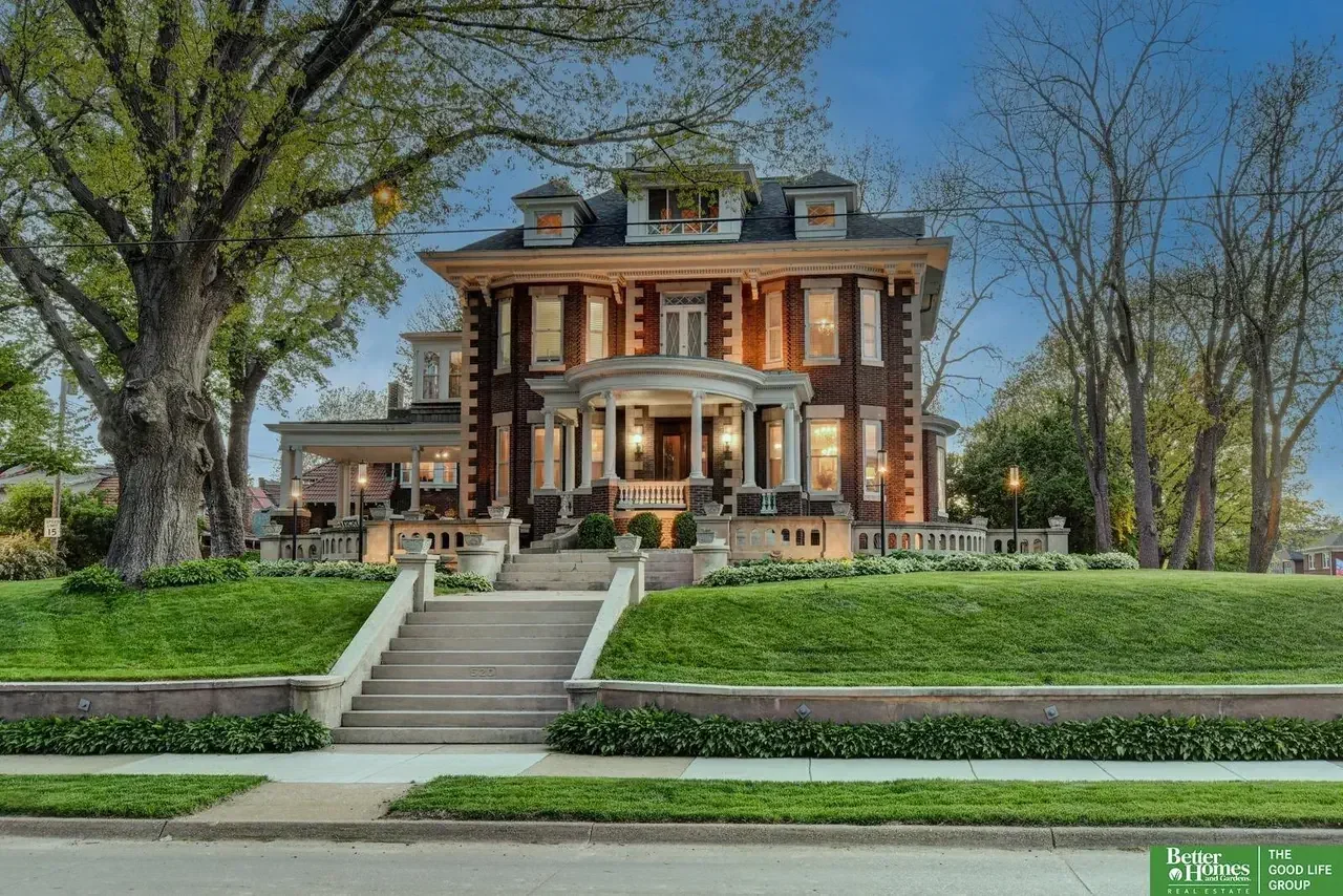1908 Georgian Revival house Omaha Nebraska - 97 - front view.webp