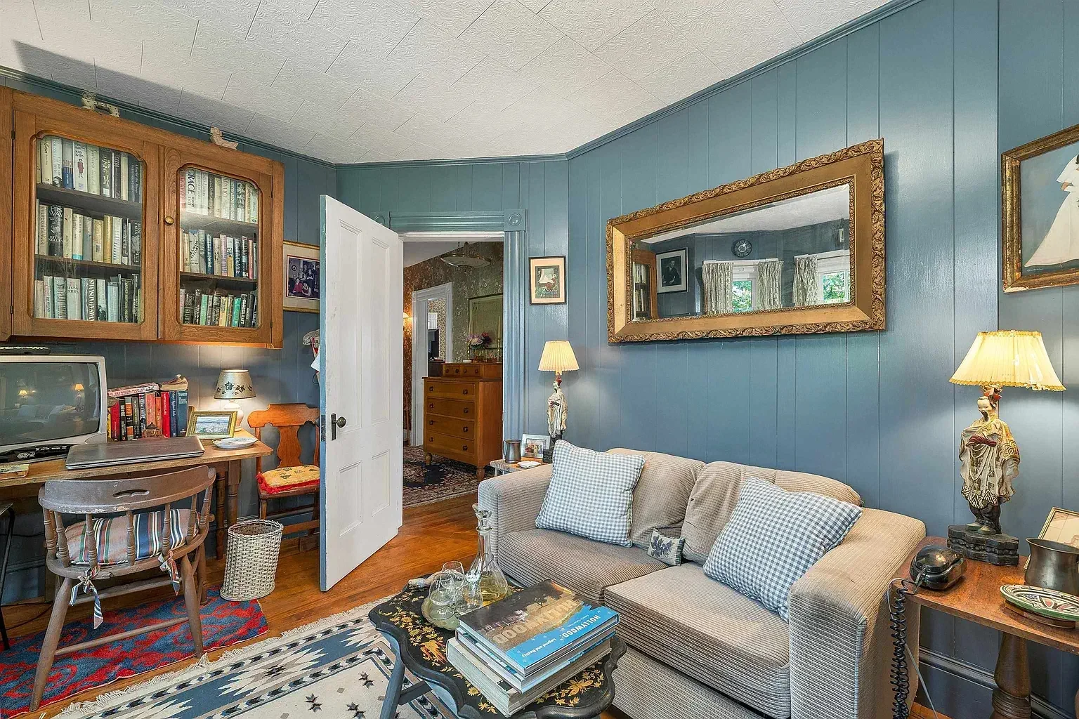 1892 Victorian house Whitefield New Hampshire - 44 - relax spot.webp