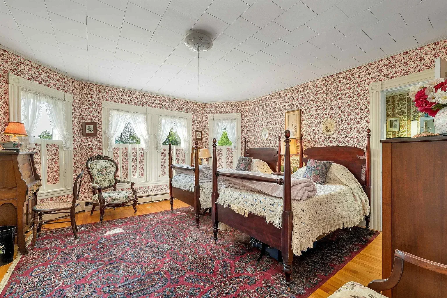 1892 Victorian house Whitefield New Hampshire - 48 - bedroom.webp