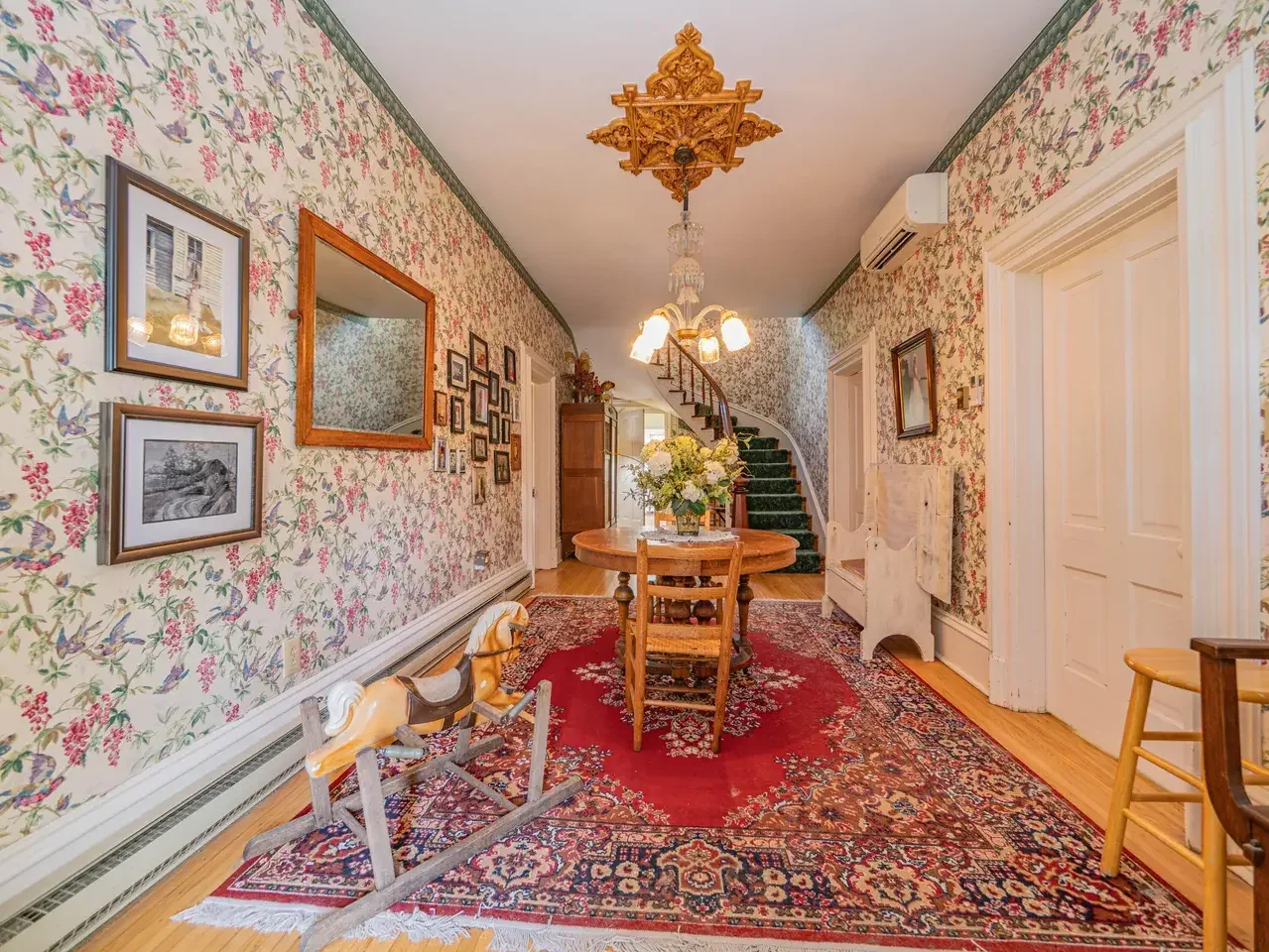 1882 Historic house Armstrong Missouri - 12 - foyer.webp
