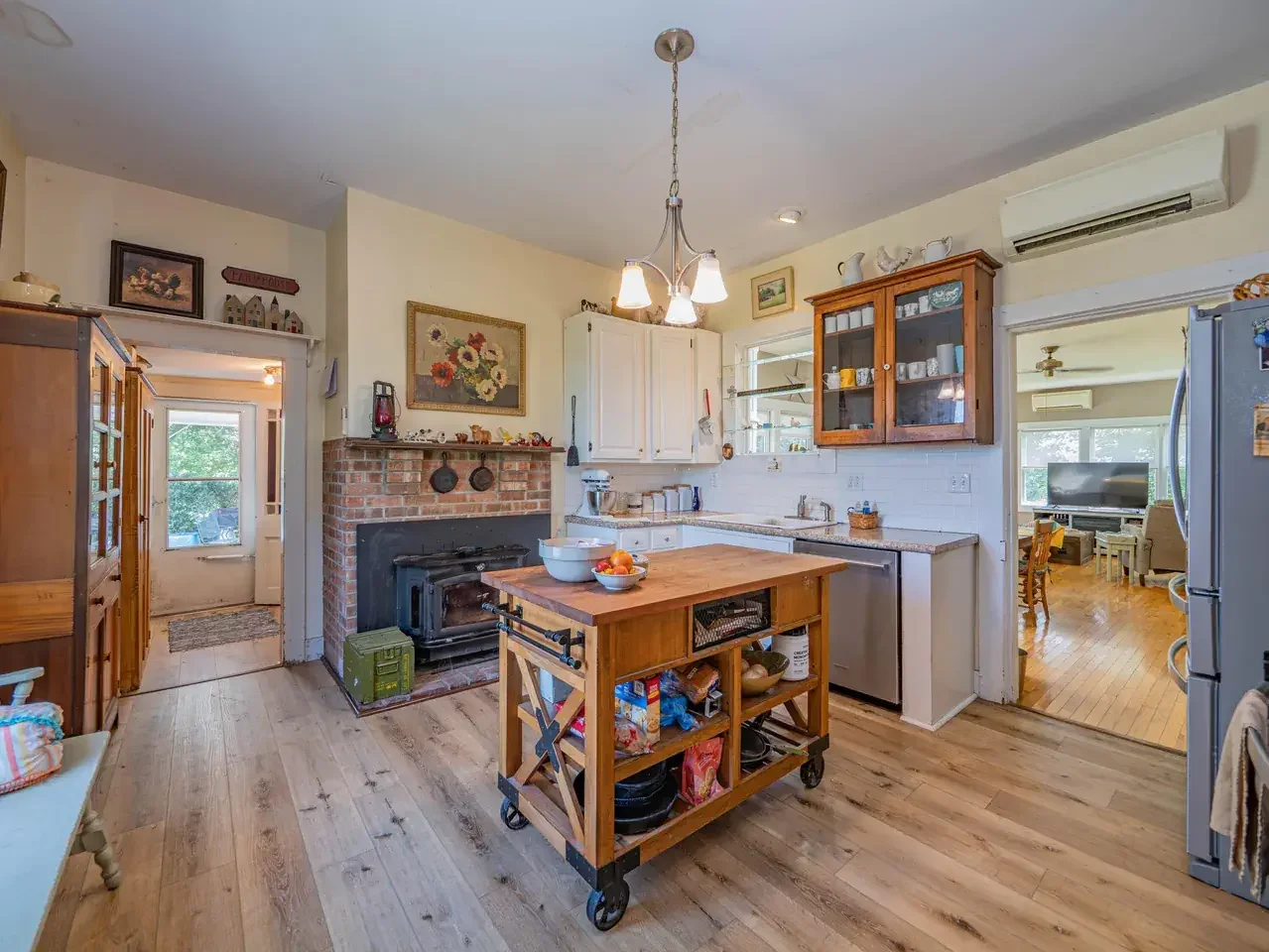 1882 Historic house Armstrong Missouri - 26 - kitchen.webp