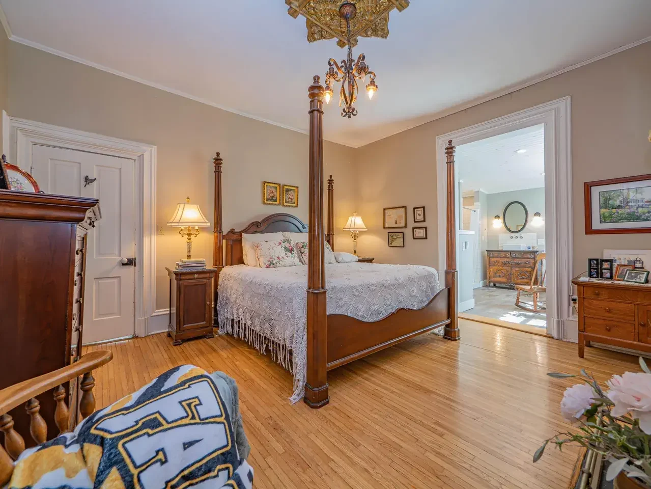 1882 Historic house Armstrong Missouri - 28 - bedroom.webp