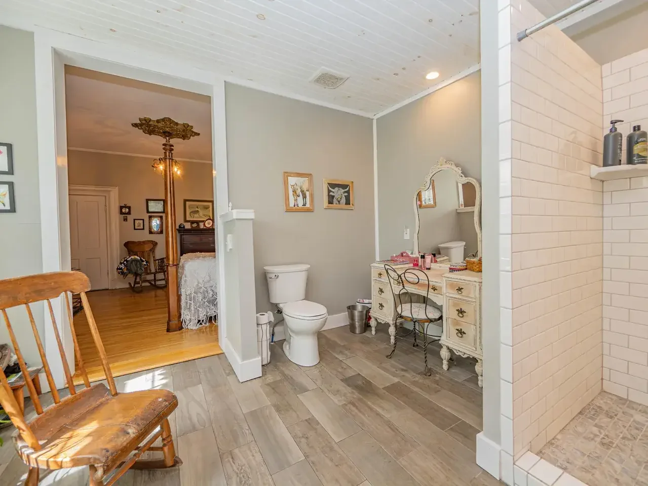 1882 Historic house Armstrong Missouri - 32 - bathroom.webp