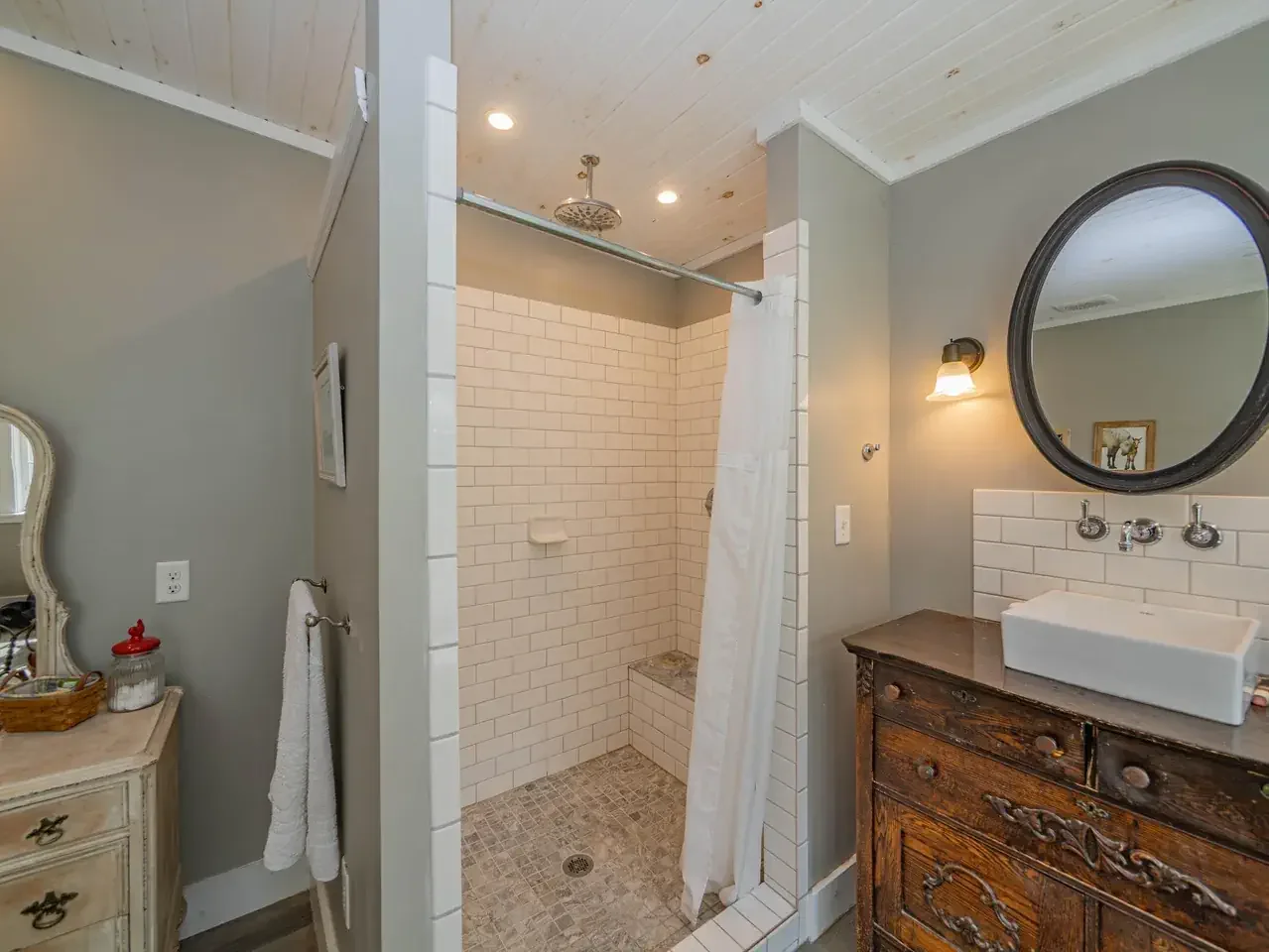 1882 Historic house Armstrong Missouri - 33 - bathroom.webp