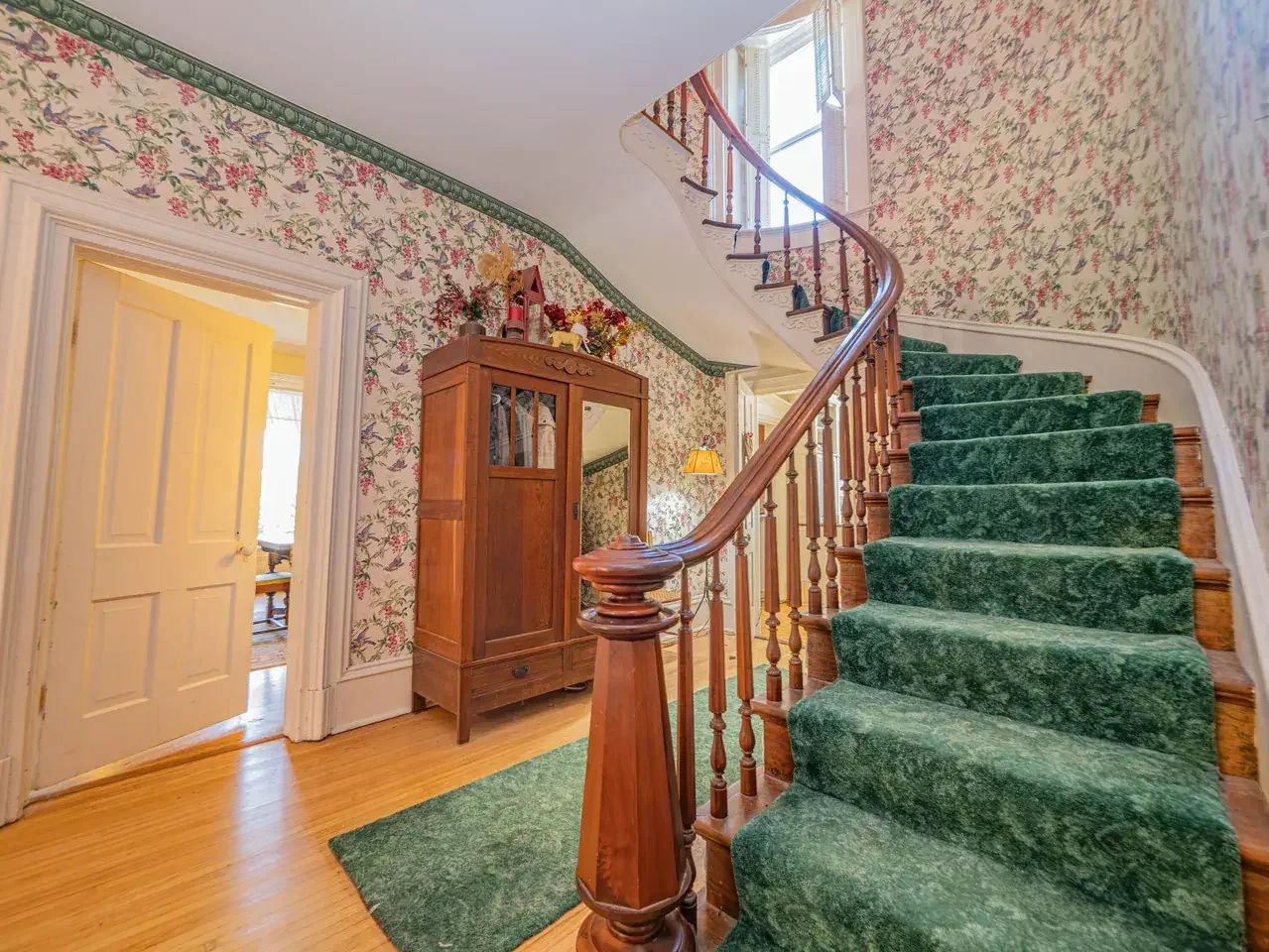 1882 Historic house Armstrong Missouri - 34 - staircase.webp