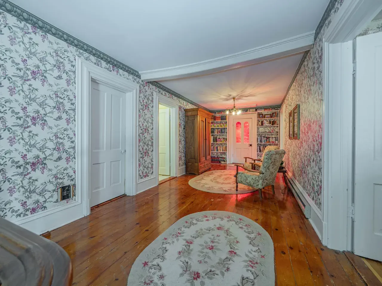 1882 Historic house Armstrong Missouri - 35 - hallway.webp