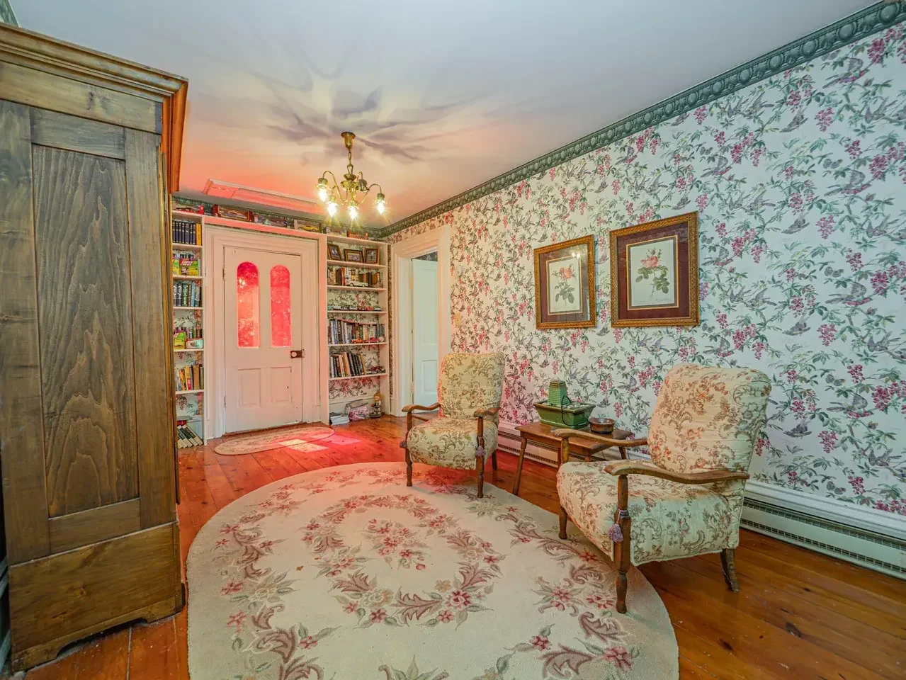1882 Historic house Armstrong Missouri - 36 - hallway.webp