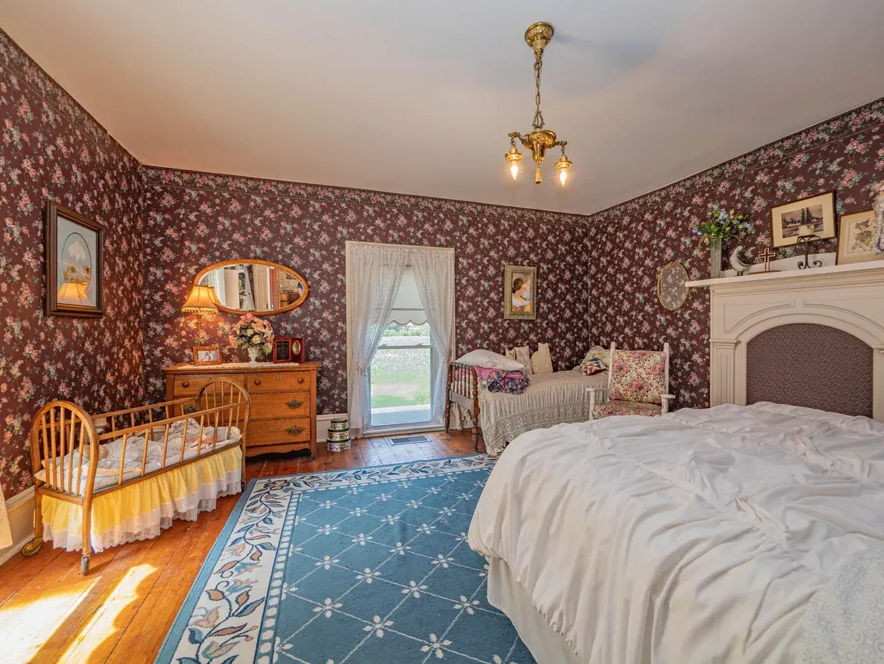 1882 Historic house Armstrong Missouri - 39 - bedroom.webp