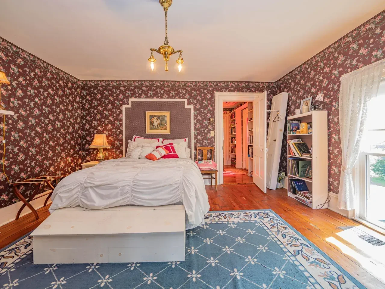 1882 Historic house Armstrong Missouri - 40 - bedroom.webp