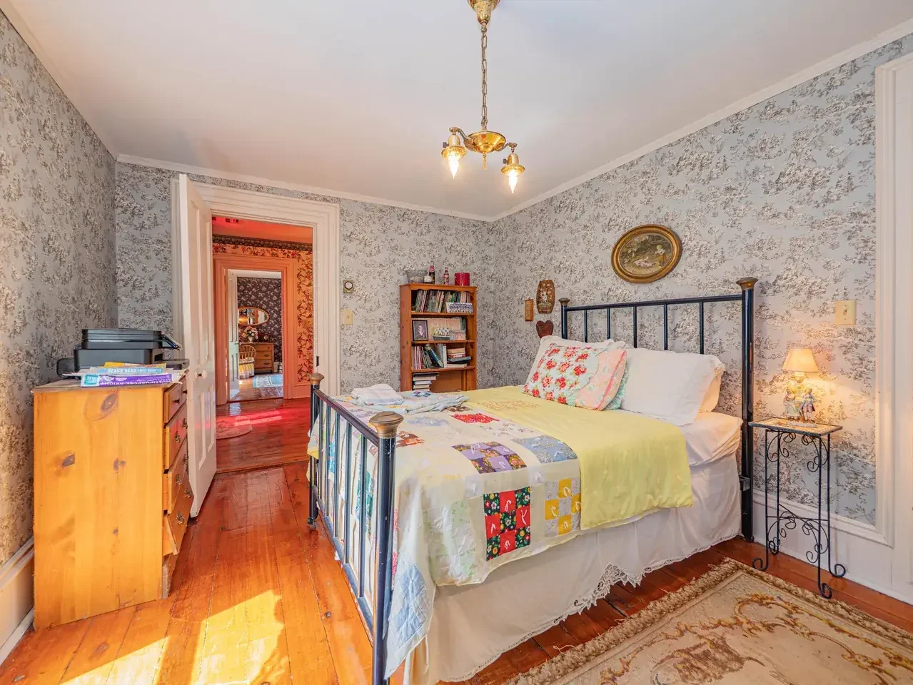 1882 Historic house Armstrong Missouri - 42 - bedroom.webp
