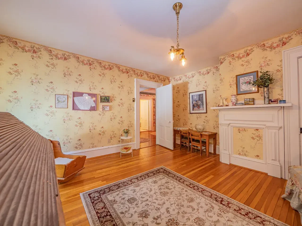 1882 Historic house Armstrong Missouri - 44 - bedroom.webp