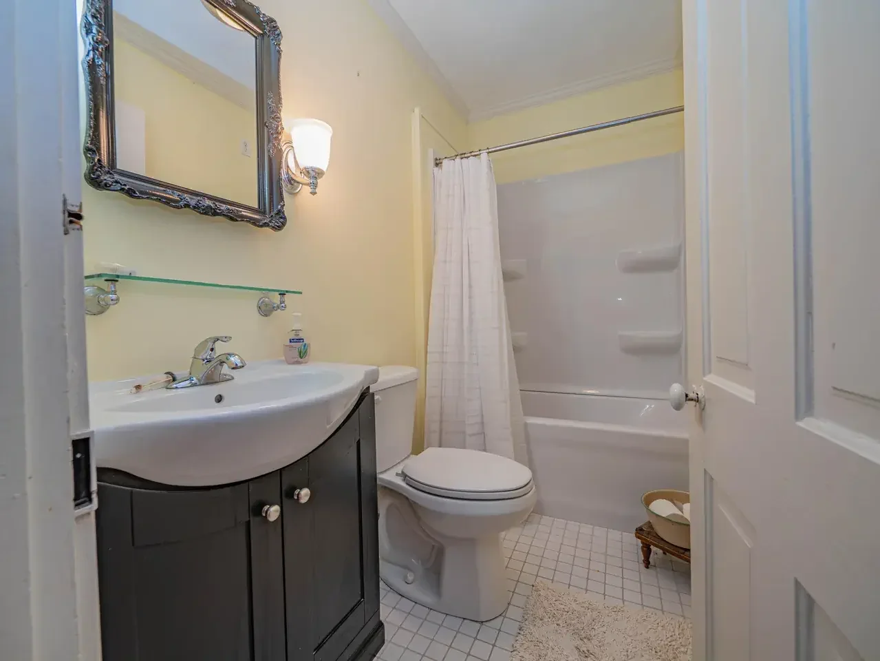 1882 Historic house Armstrong Missouri - 47 - bathroom.webp