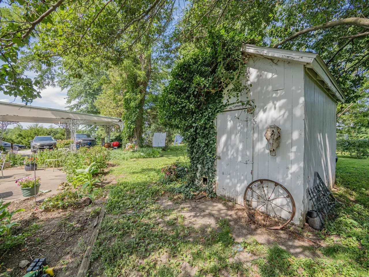 1882 Historic house Armstrong Missouri - 54 - backyard.webp
