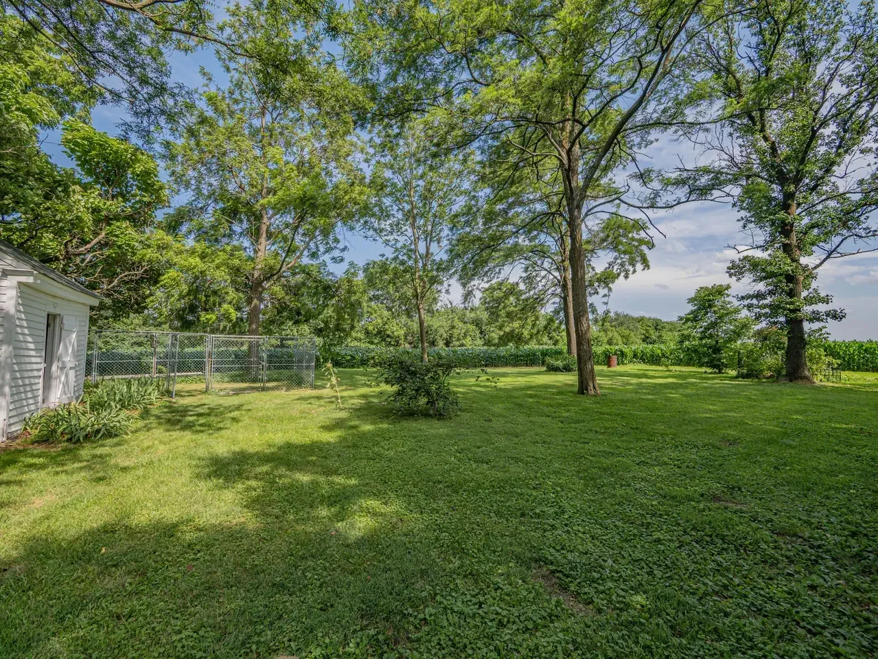 1882 Historic house Armstrong Missouri - 55 - garden.webp