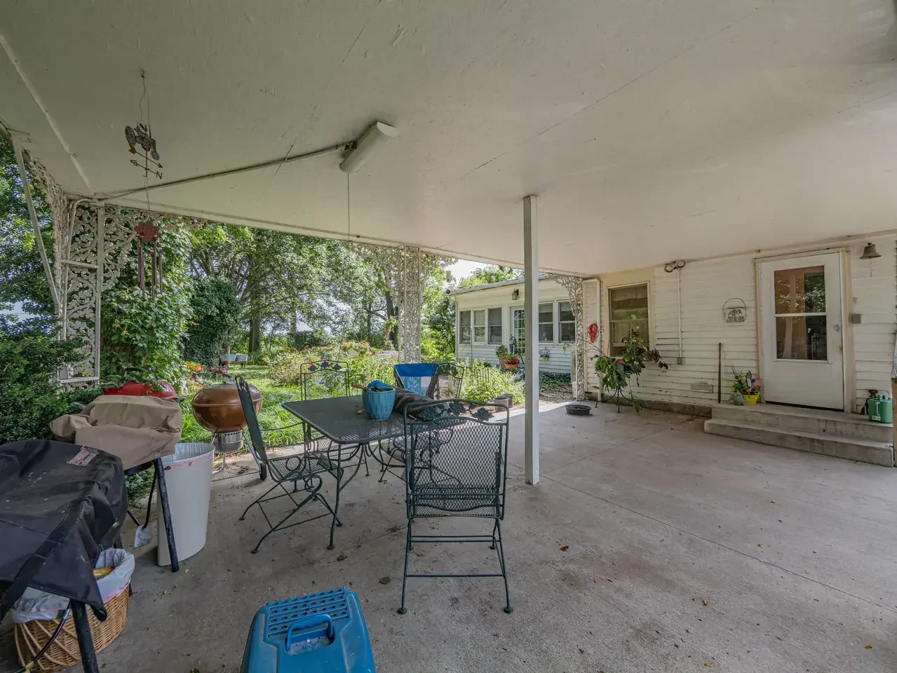 1882 Historic house Armstrong Missouri - 61 - backyard.webp