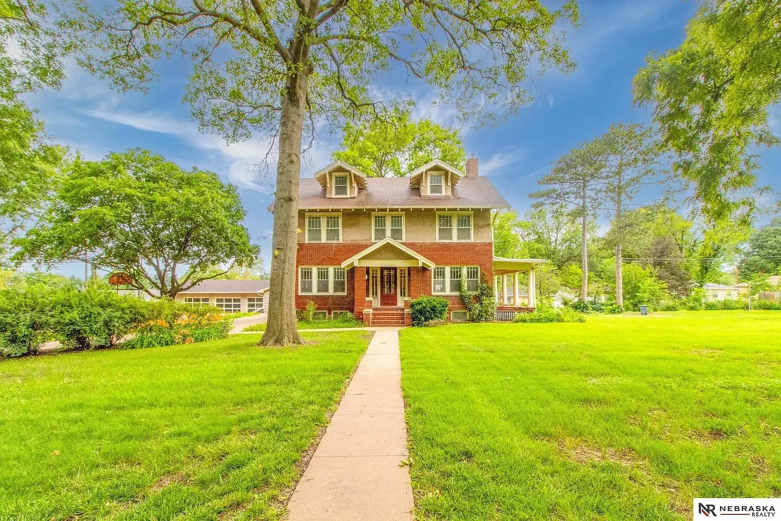 1905 Craftsman house Lincoln Nebraska - 2 - front view.webp