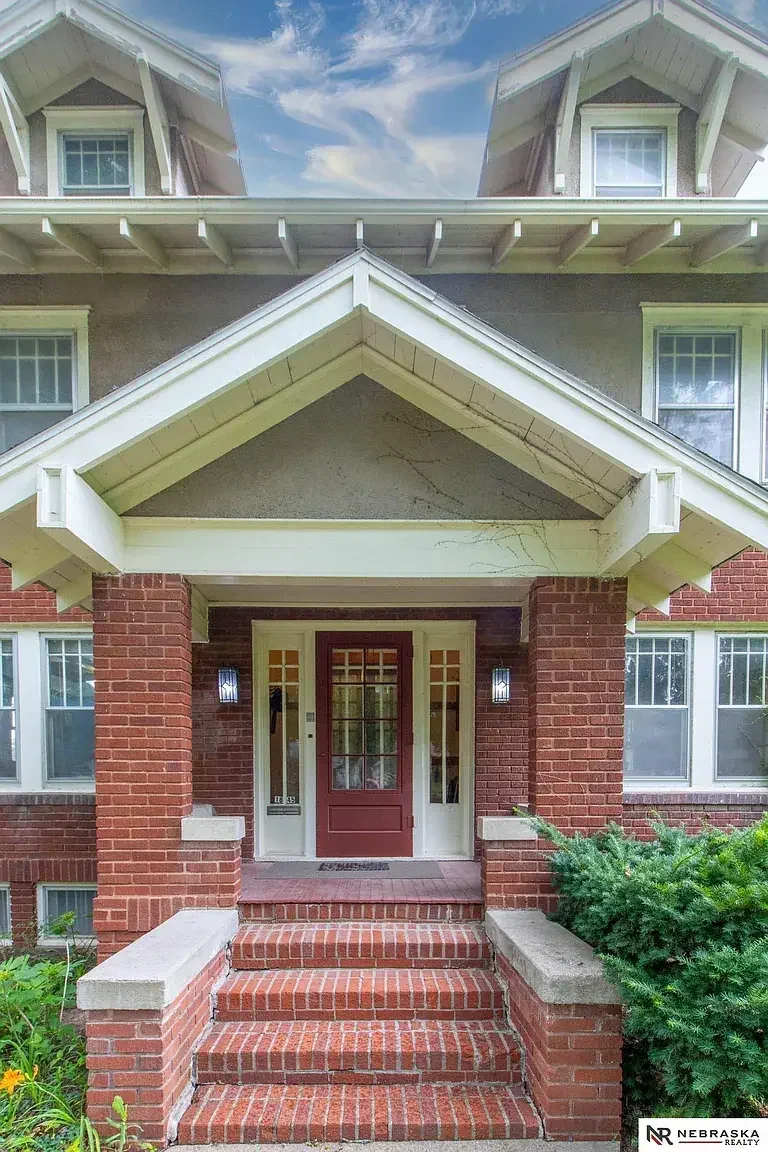1905 Craftsman house Lincoln Nebraska - 3 - front view.webp