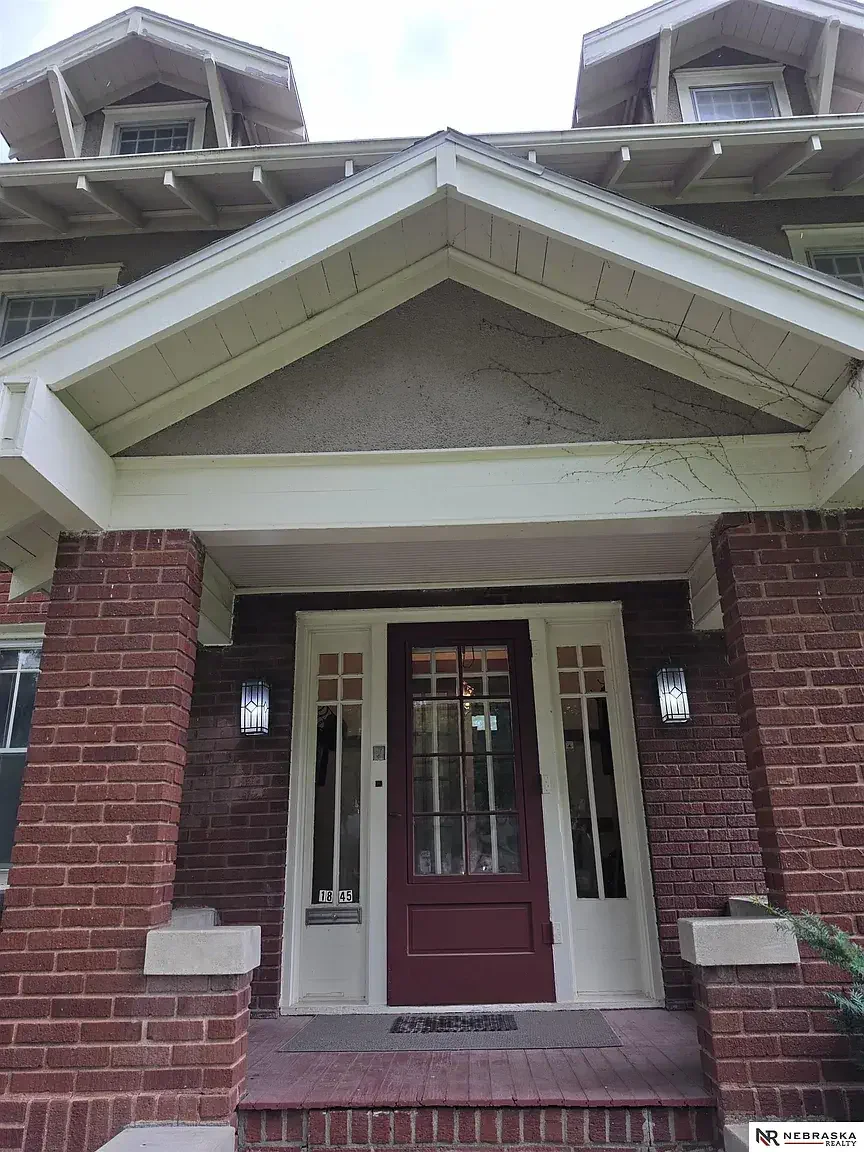 1905 Craftsman house Lincoln Nebraska - 4 - front view.webp