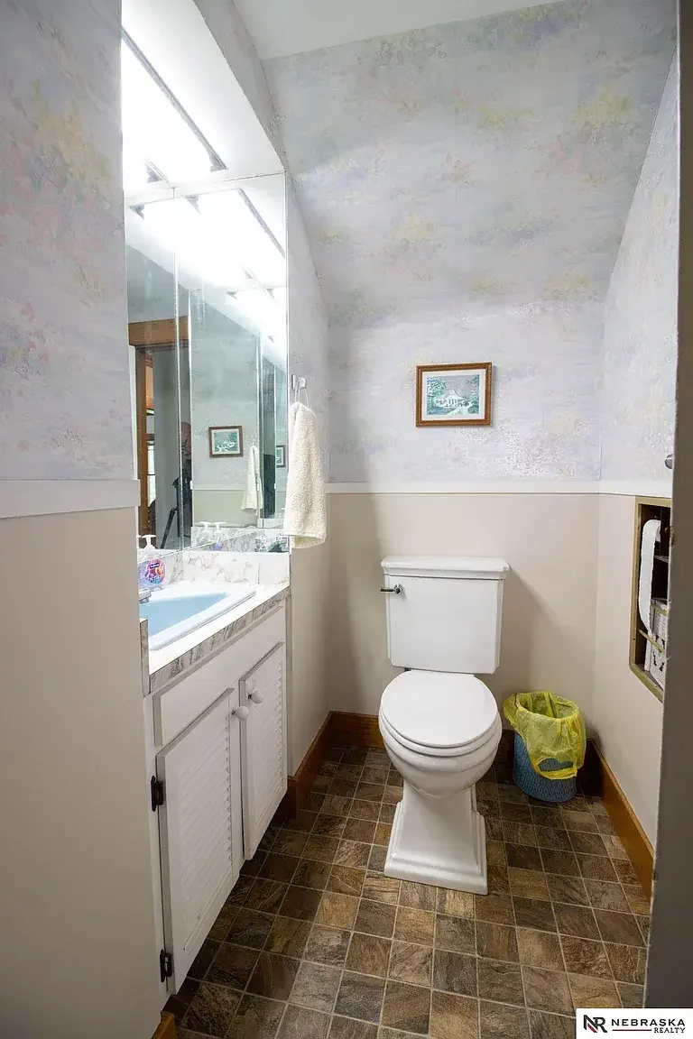 1905 Craftsman house Lincoln Nebraska - 24 - bathroom.webp