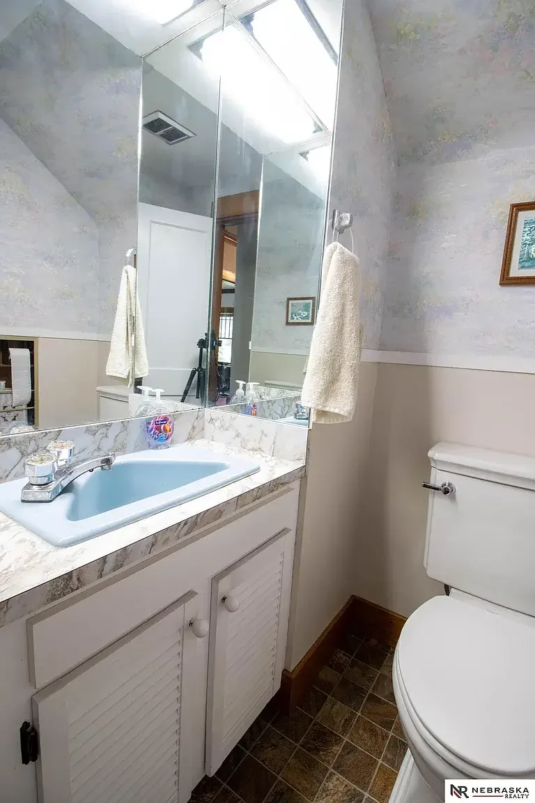1905 Craftsman house Lincoln Nebraska - 25 - bathroom.webp