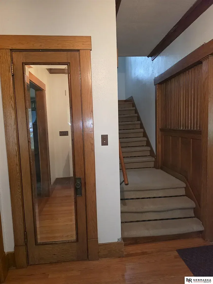1905 Craftsman house Lincoln Nebraska - 26 - stairs.webp
