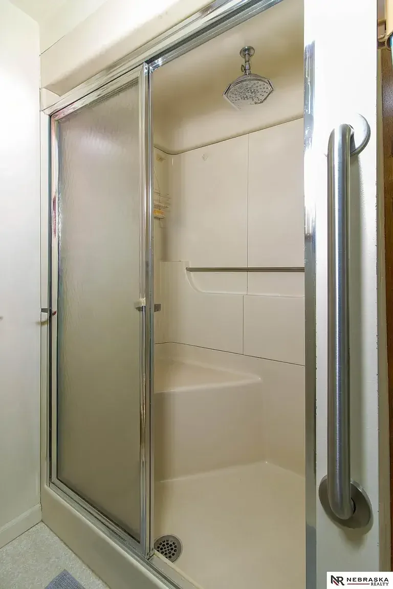1905 Craftsman house Lincoln Nebraska - 31 - bathroom.webp