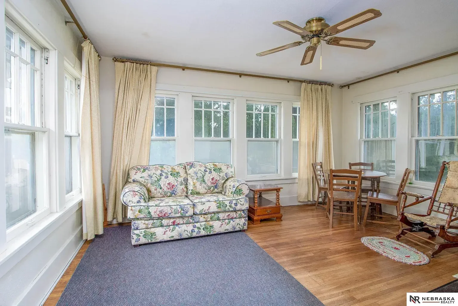 1905 Craftsman house Lincoln Nebraska - 33 - sunroom.webp