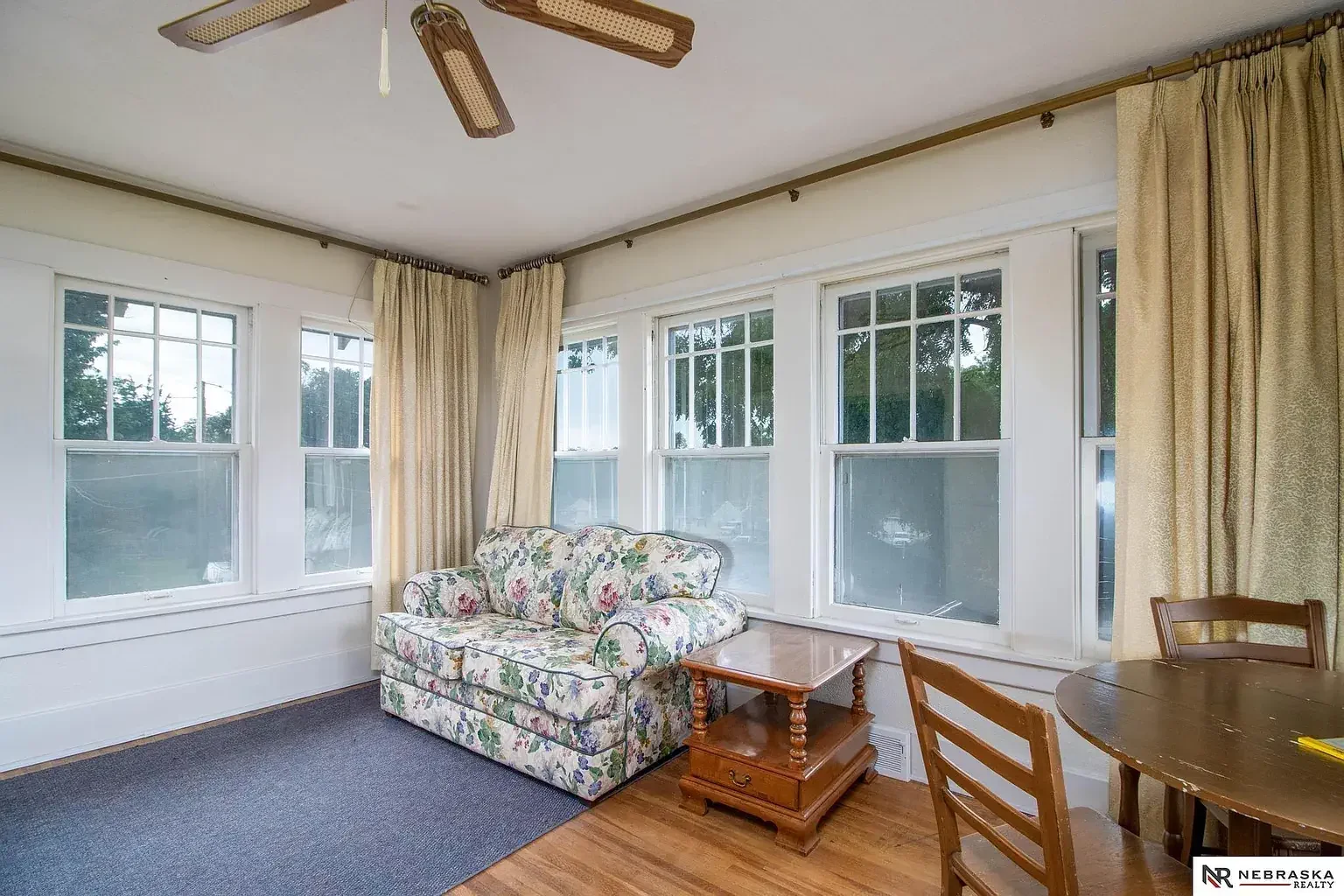 1905 Craftsman house Lincoln Nebraska - 34 - sunroom.webp