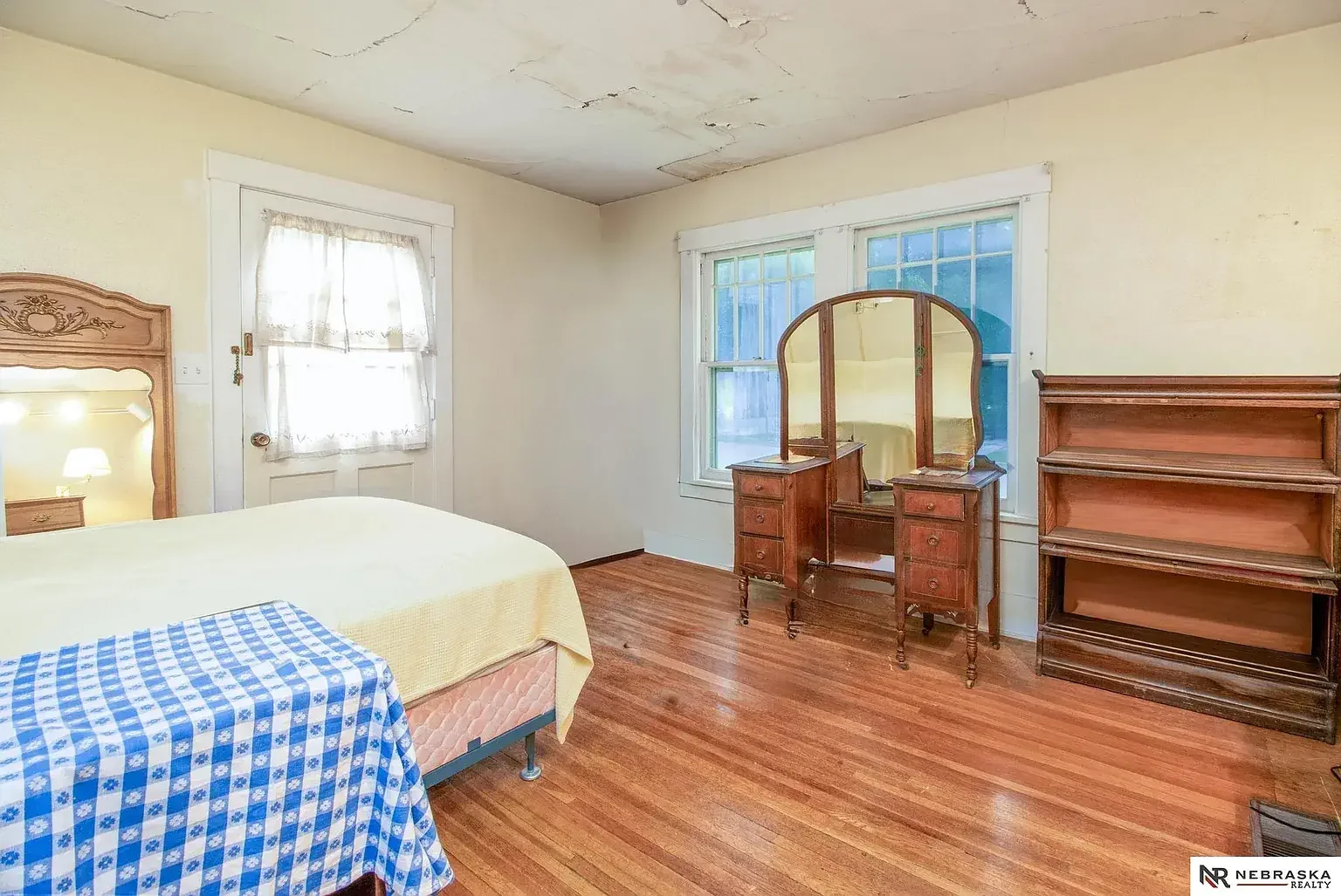 1905 Craftsman house Lincoln Nebraska - 38 - bedroom.webp