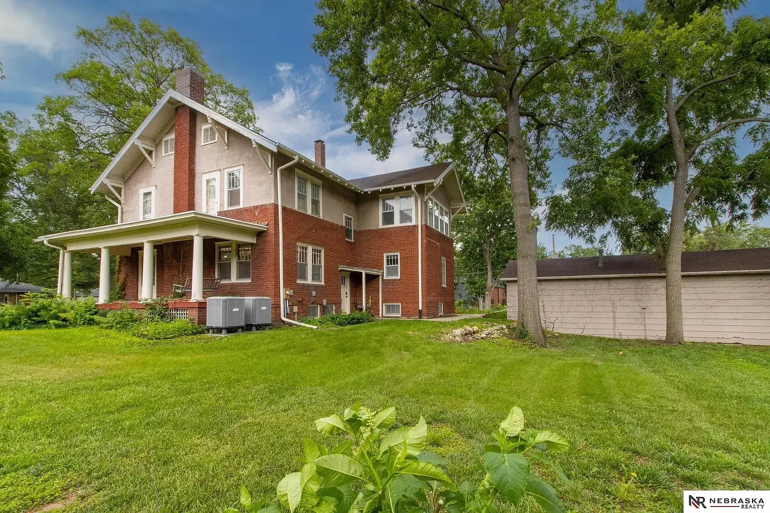1905 Craftsman house Lincoln Nebraska - 57 - garden.webp