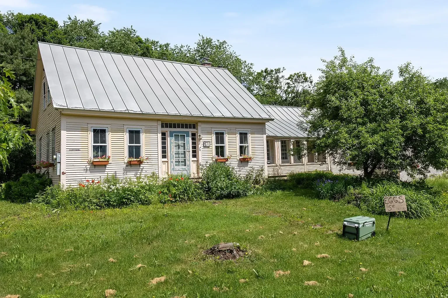 1850 Farmhouse in Brookfield, Vermont - $389k