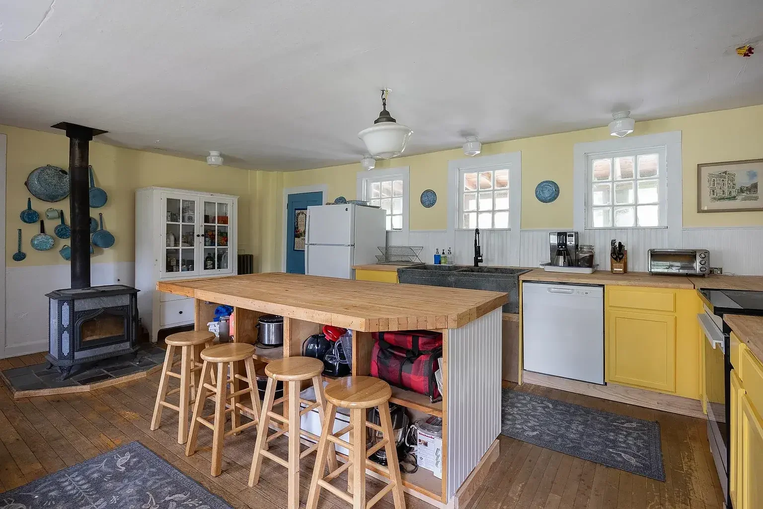1850 Farmhouse Brookfield Vermont - 5 - kitchen.webp