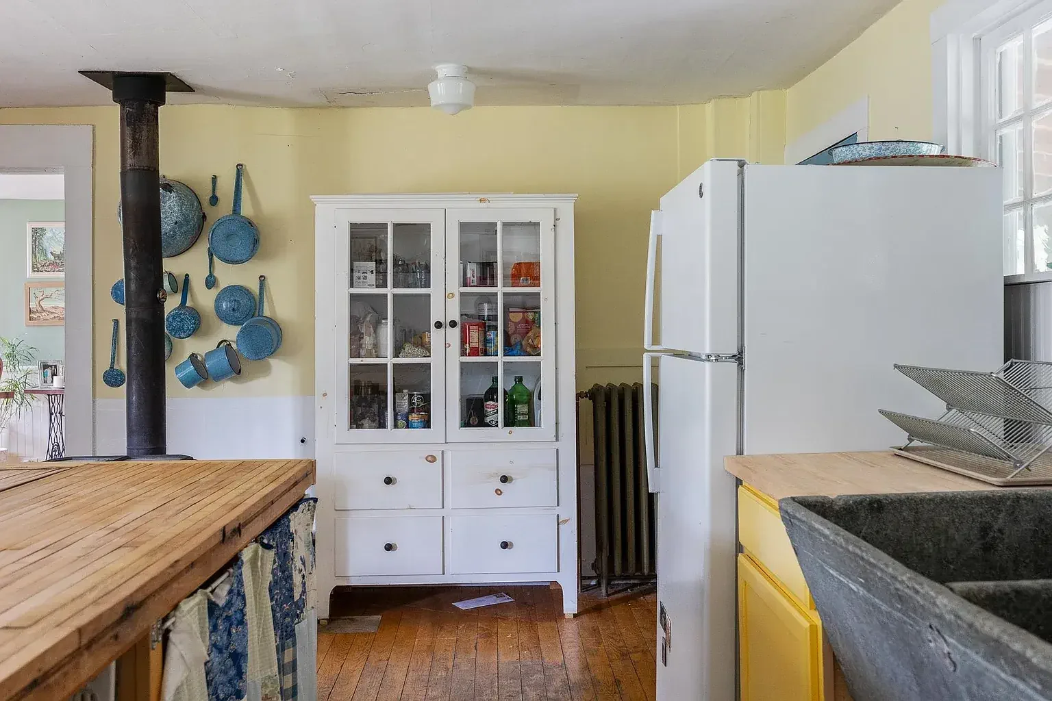 1850 Farmhouse Brookfield Vermont - 10 - kitchen.webp