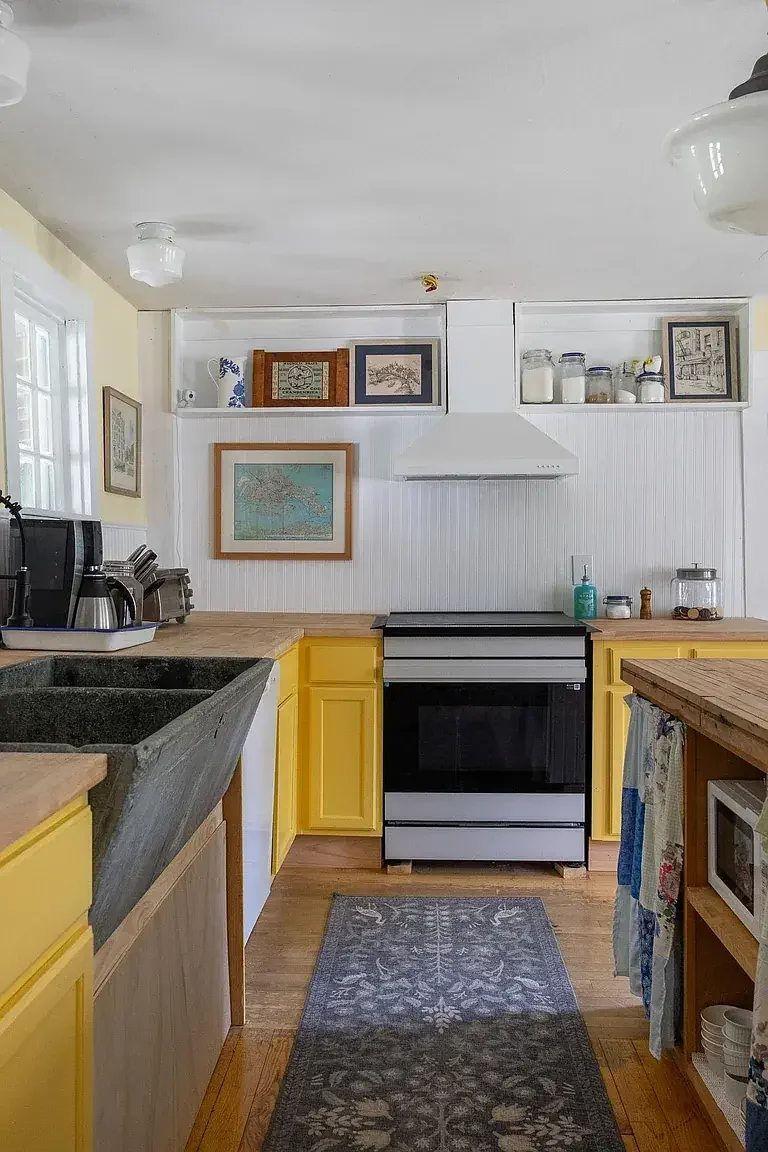 1850 Farmhouse Brookfield Vermont - 11 - kitchen.webp
