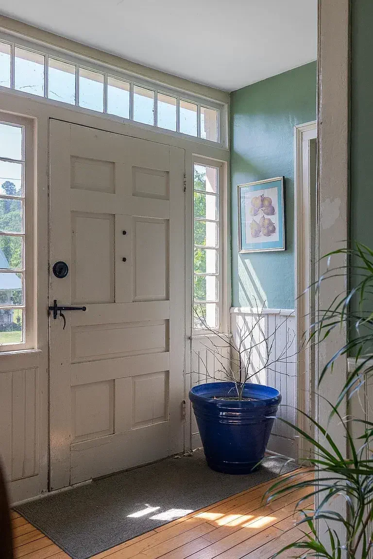 1850 Farmhouse Brookfield Vermont - 17 - front door.webp