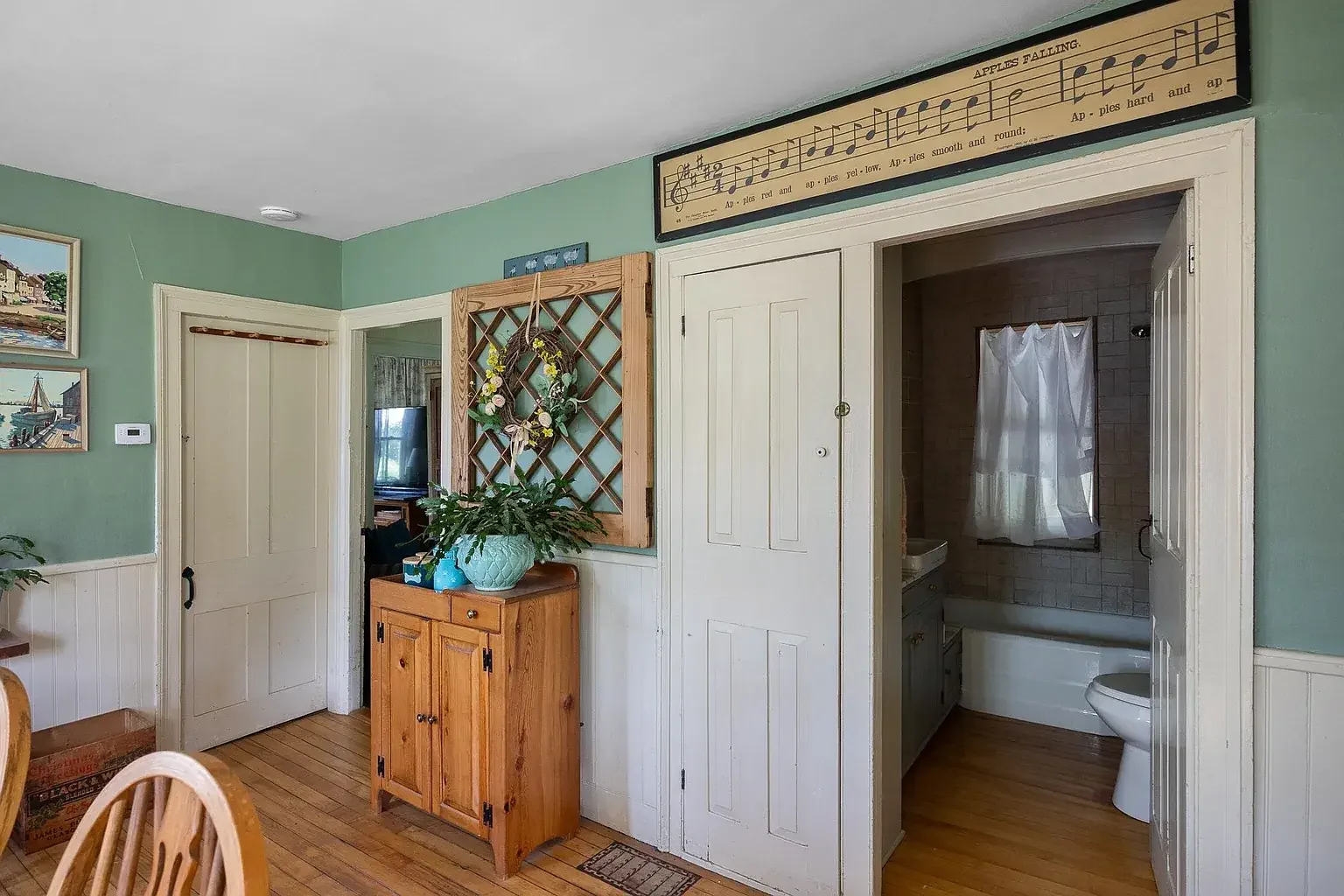 1850 Farmhouse Brookfield Vermont - 19 - dining room.webp