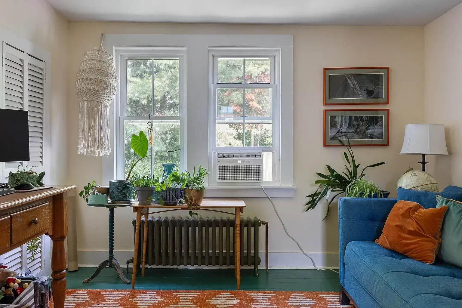 1850 Farmhouse Brookfield Vermont - 23 - living room.webp