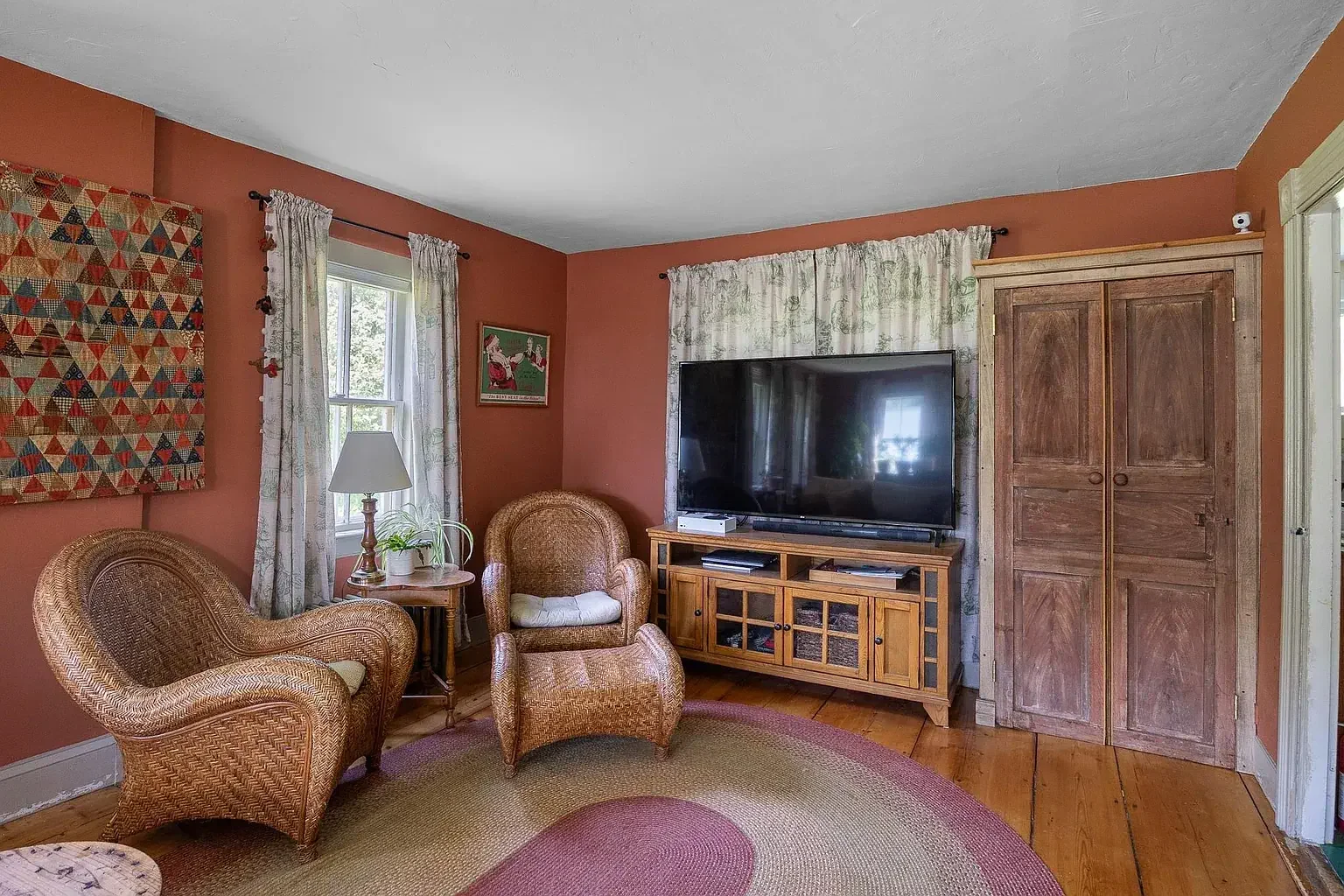 1850 Farmhouse Brookfield Vermont - 25 - family room.webp