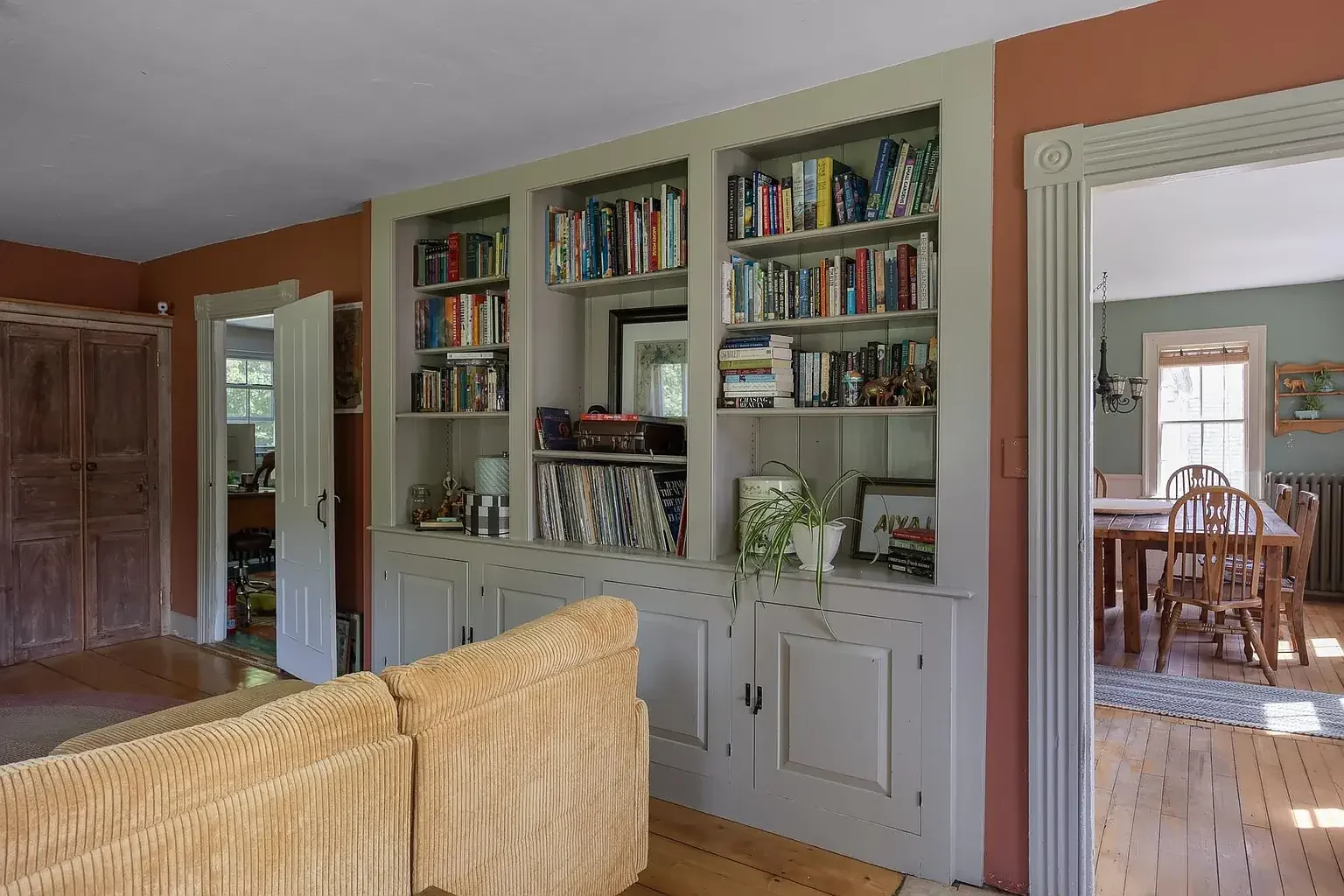 1850 Farmhouse Brookfield Vermont - 26 - family room.webp