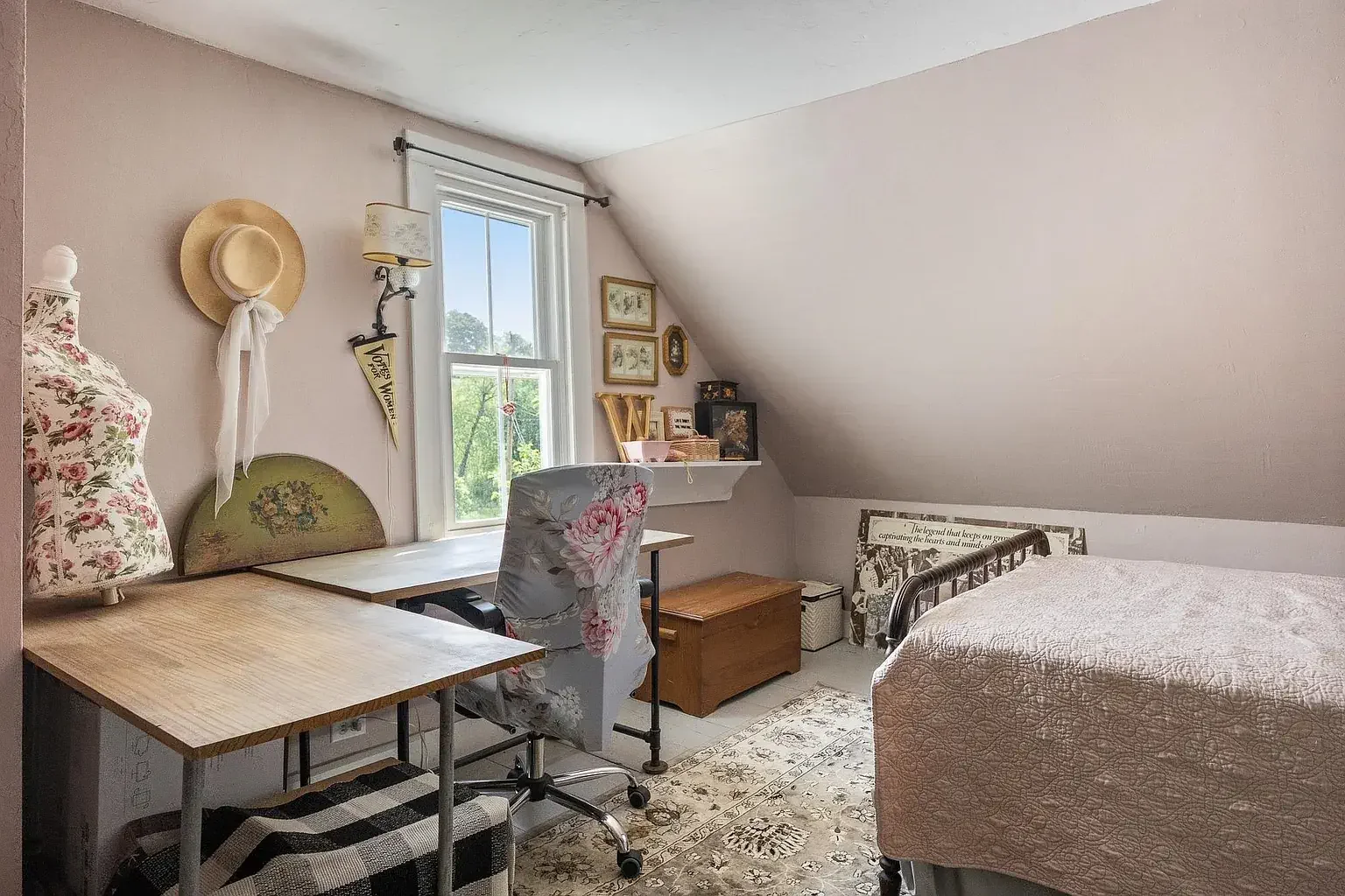 1850 Farmhouse Brookfield Vermont - 31 - bedroom.webp