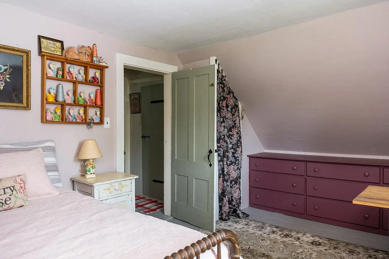 1850 Farmhouse Brookfield Vermont - 32 - bedroom.webp