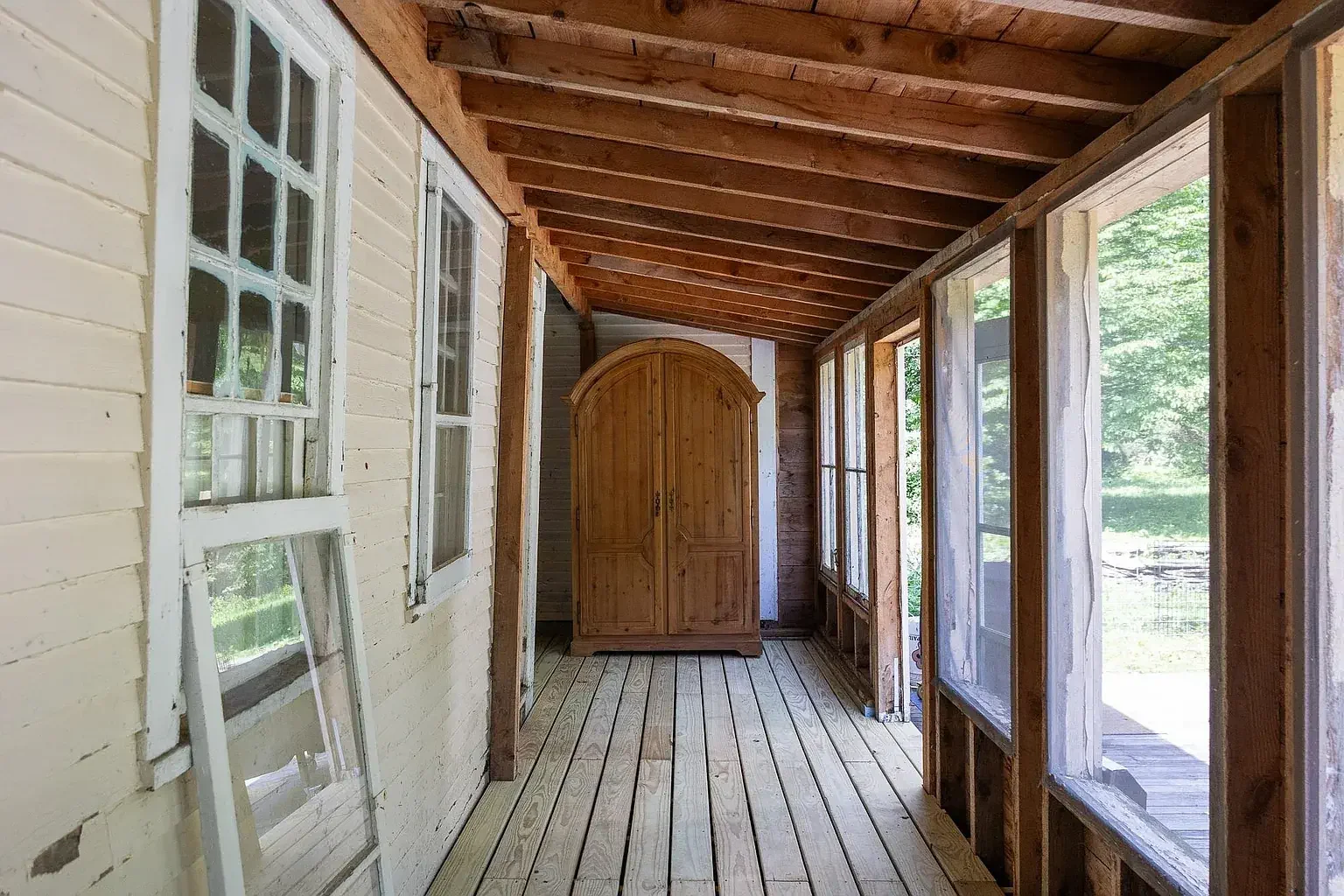 1850 Farmhouse Brookfield Vermont - 44 - sunroom.webp