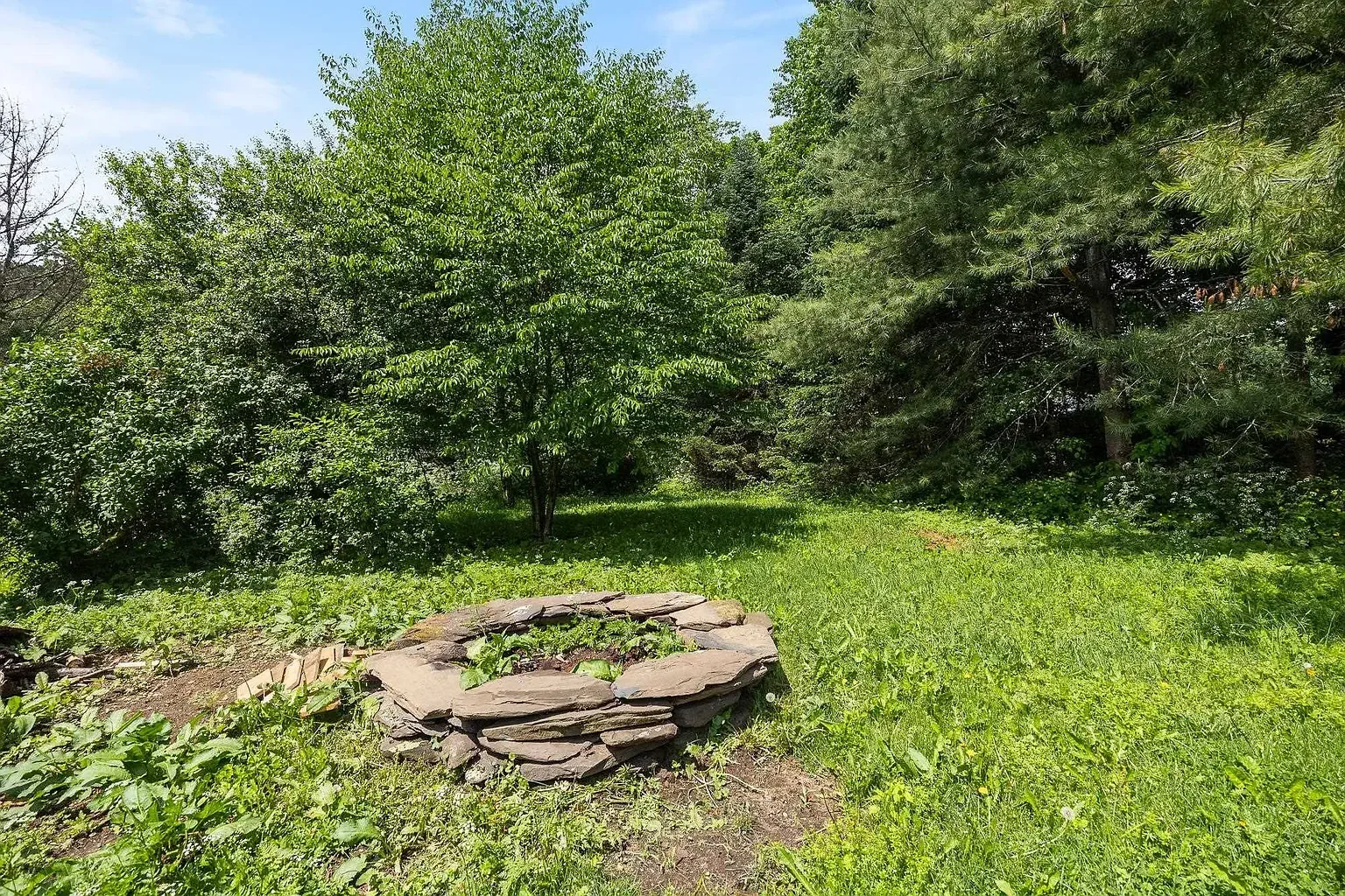 1850 Farmhouse Brookfield Vermont - 47 - garden.webp