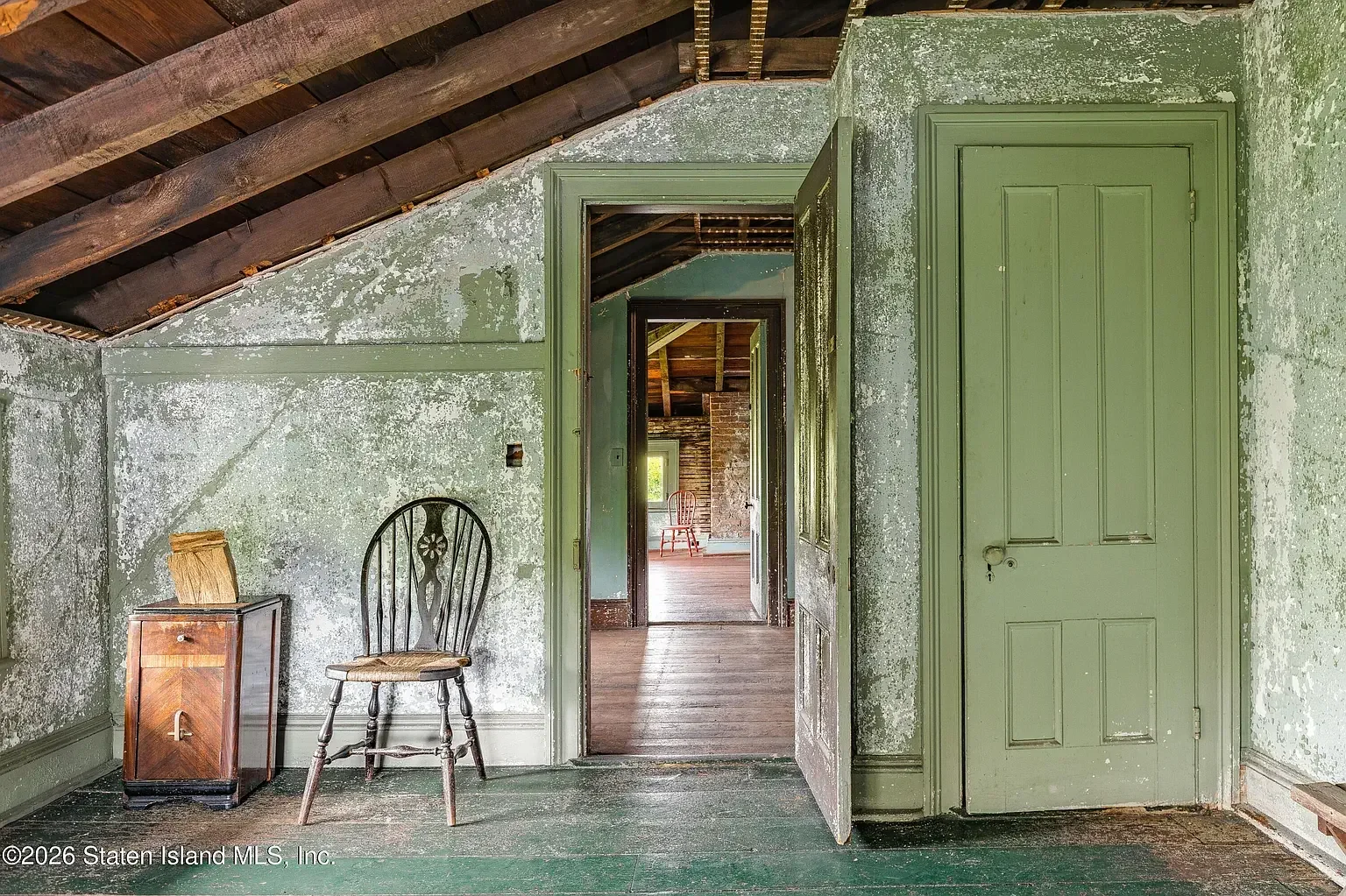 The Gustav Mayer House 1855 Italianate Staten Island New York - 45 - room.webp
