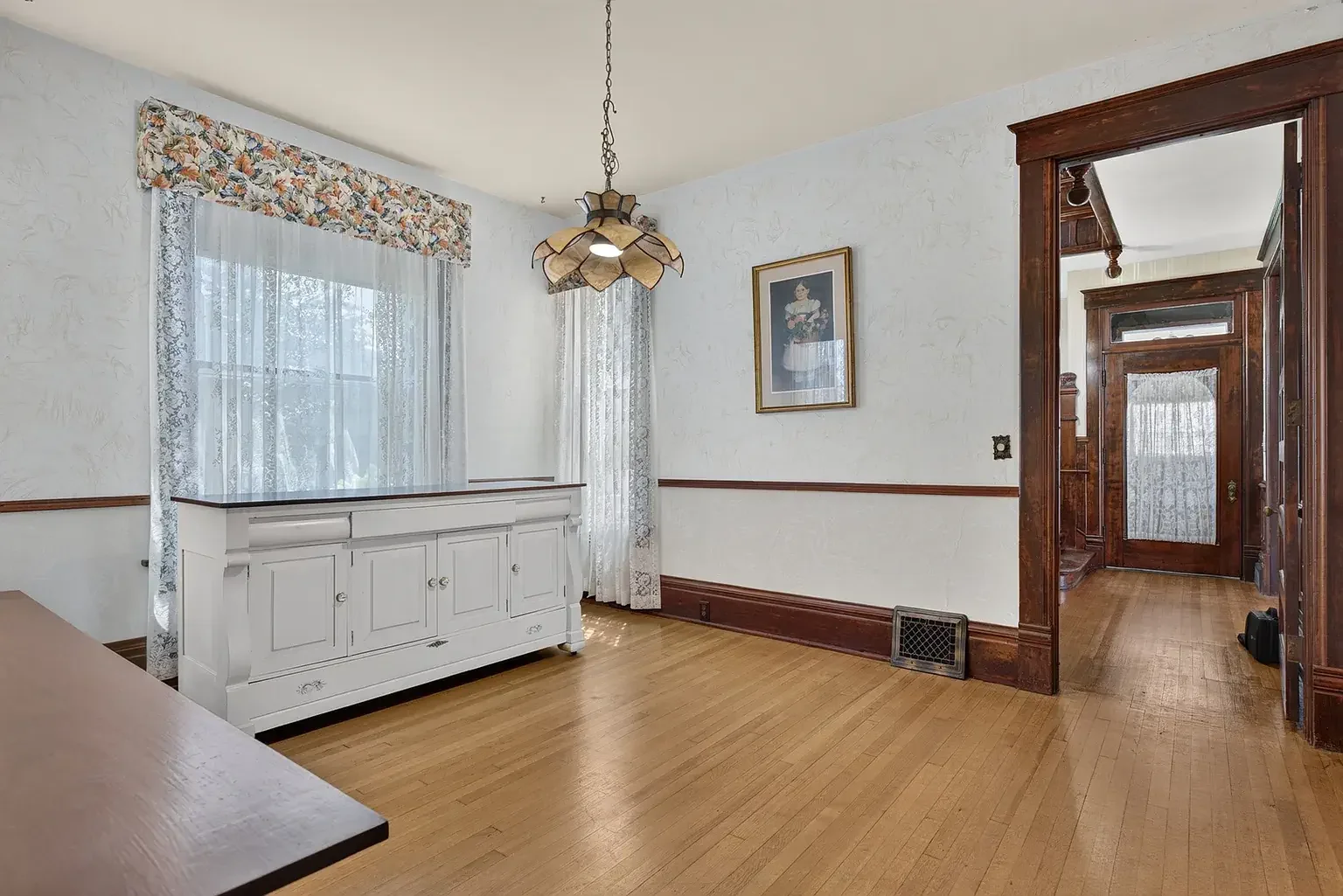 1881 Victorian House Ottawa Illinois - 12 - room.webp