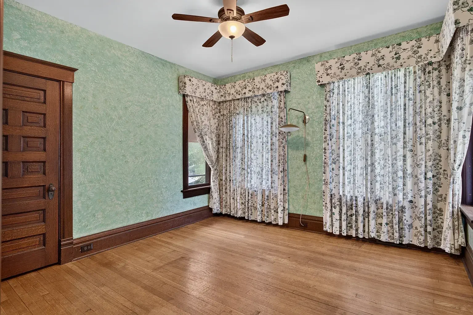 1881 Victorian House Ottawa Illinois - 23 - bedroom.webp